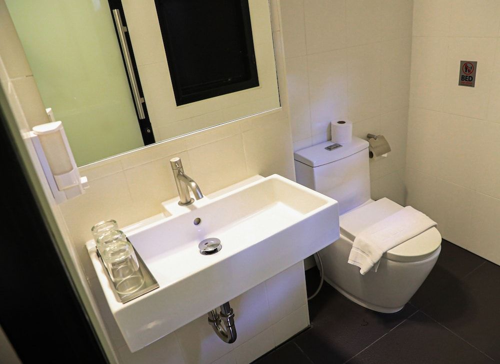 BED Phrasingh Hotel - Adults Only Standard Triple Room (Adult Only) 7