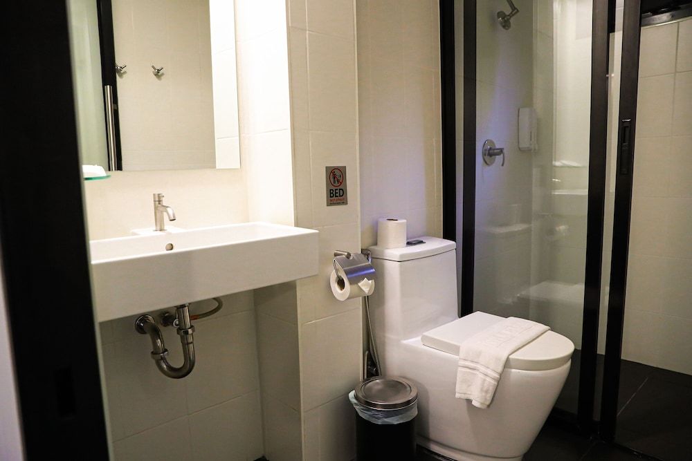 BED Phrasingh Hotel - Adults Only Standard Triple Room (Adult Only) 8