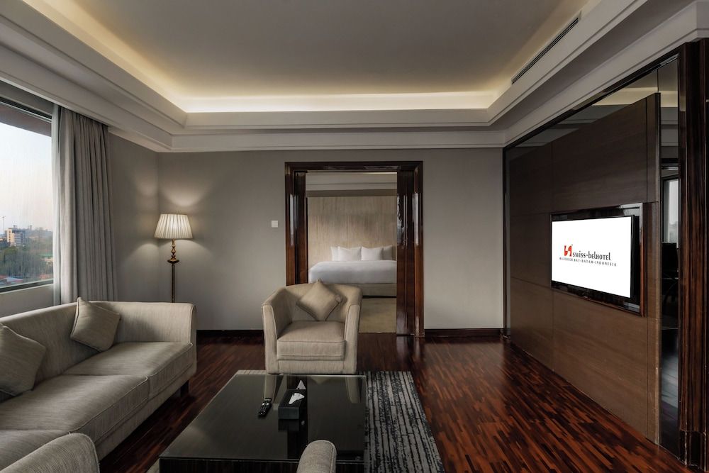 Swiss-Belhotel Harbour Bay Presidential Suite, 1 King Bed, Sea View 6