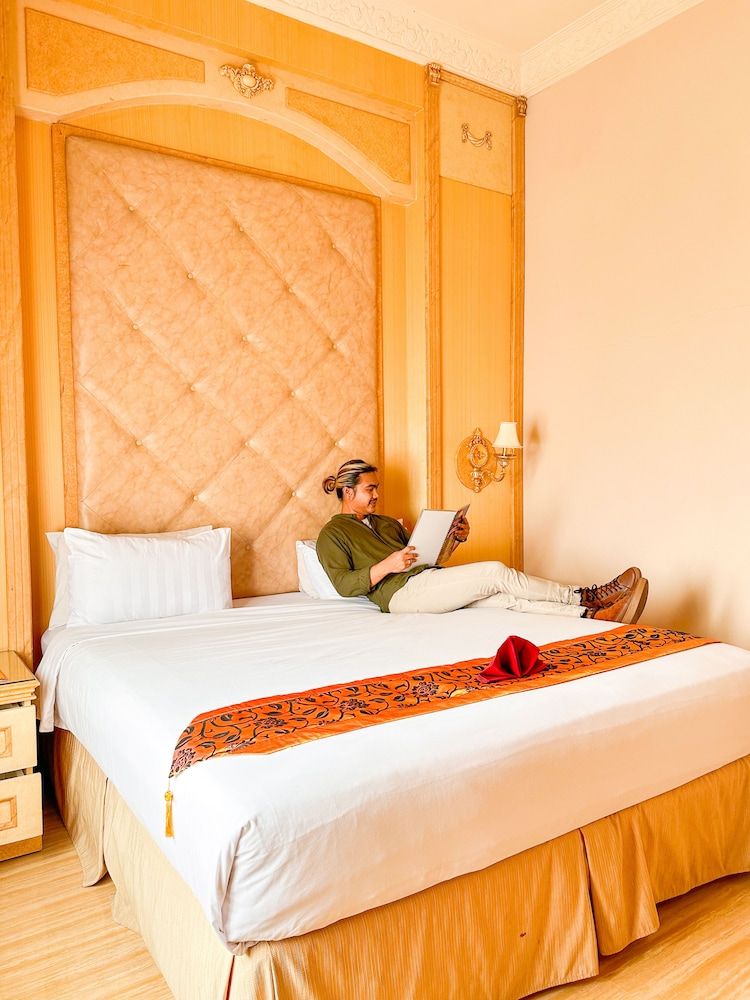 Grand Town Hotel Makassar Deluxe Room 4