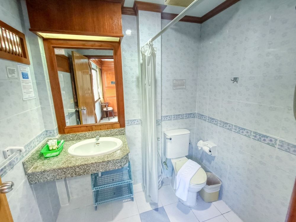 Hack Patong Beach Hotel Superior Double or Twin Room 5