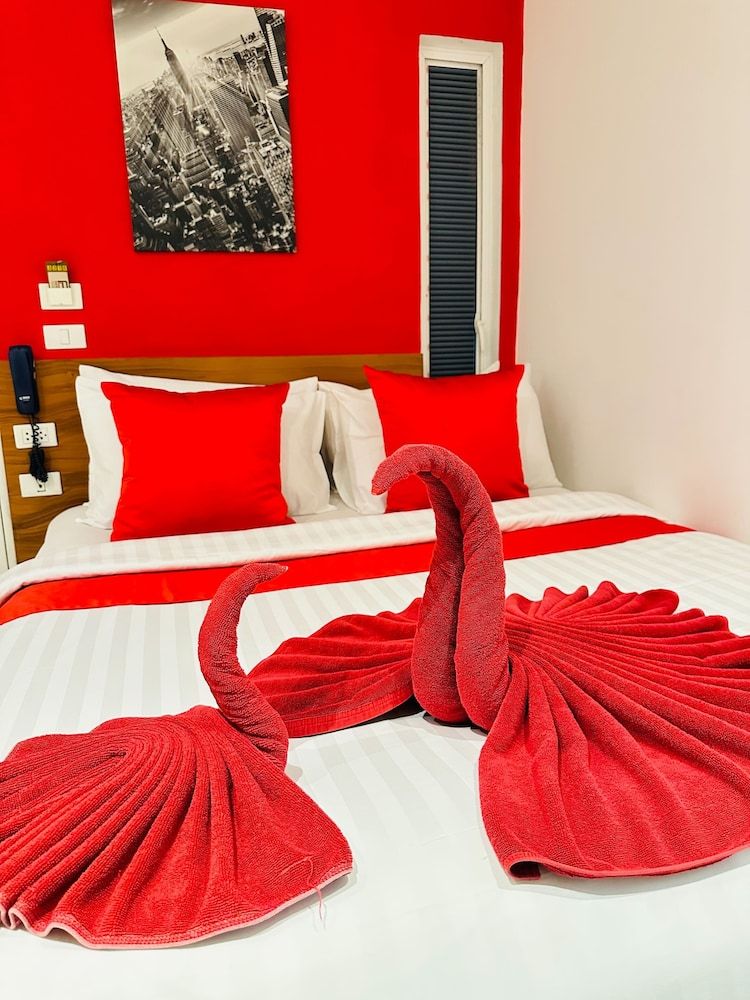 undefined PJ Patong Resortel 5