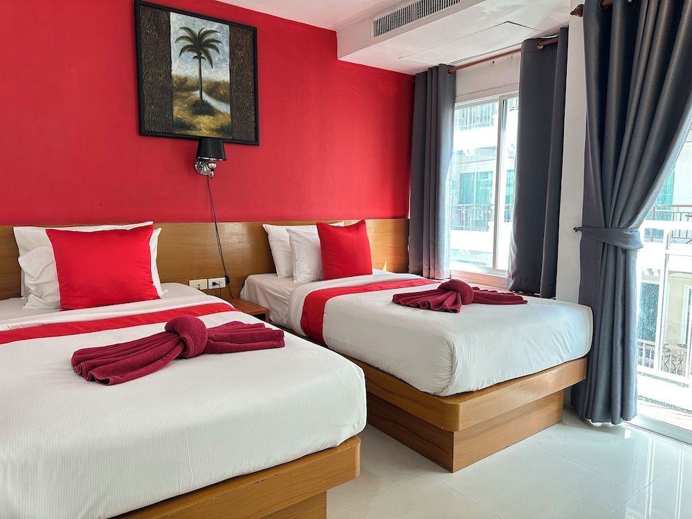 PJ Patong Resortel Deluxe Twin Room, Balcony