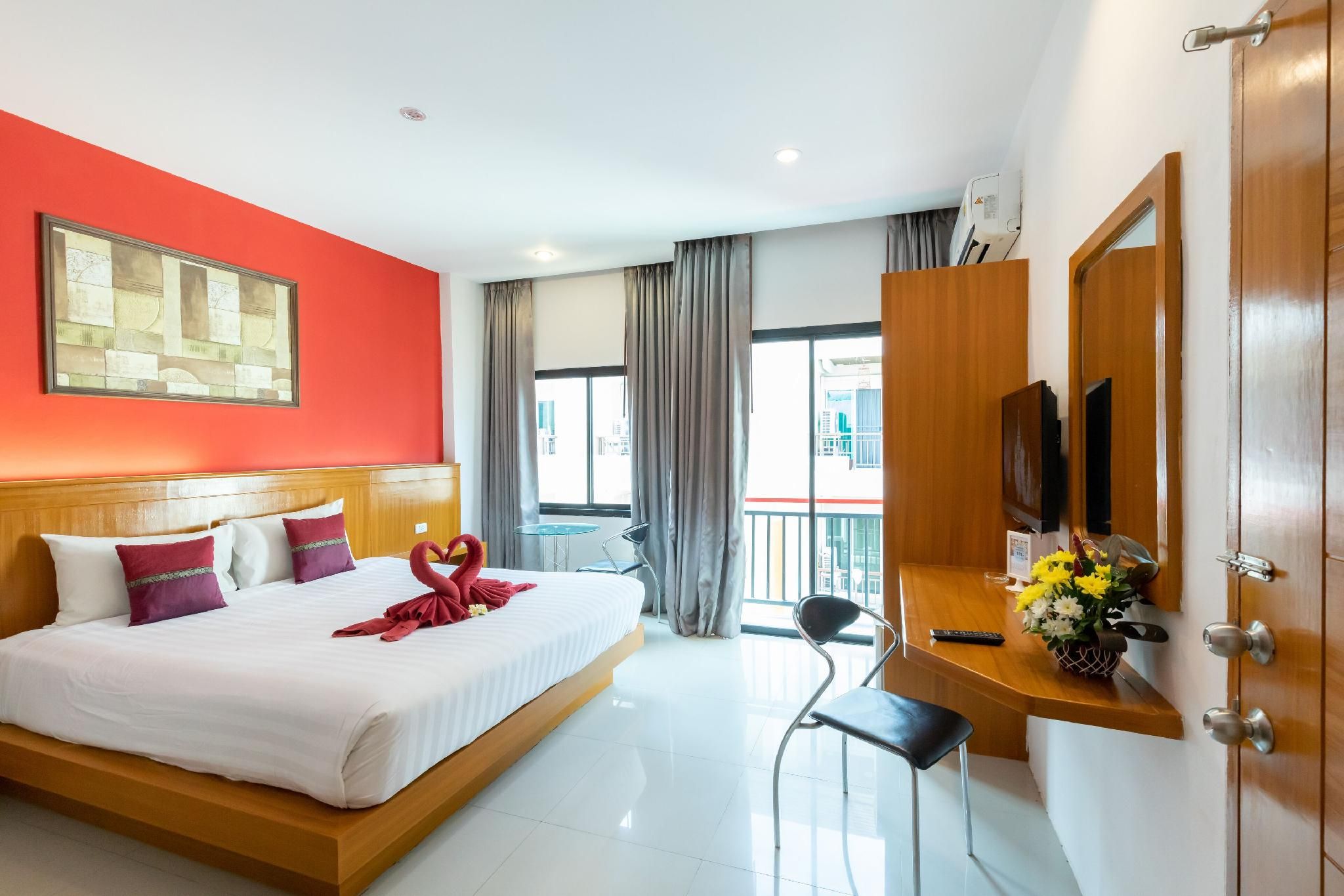 PJ Patong Resortel Deluxe Twin Room