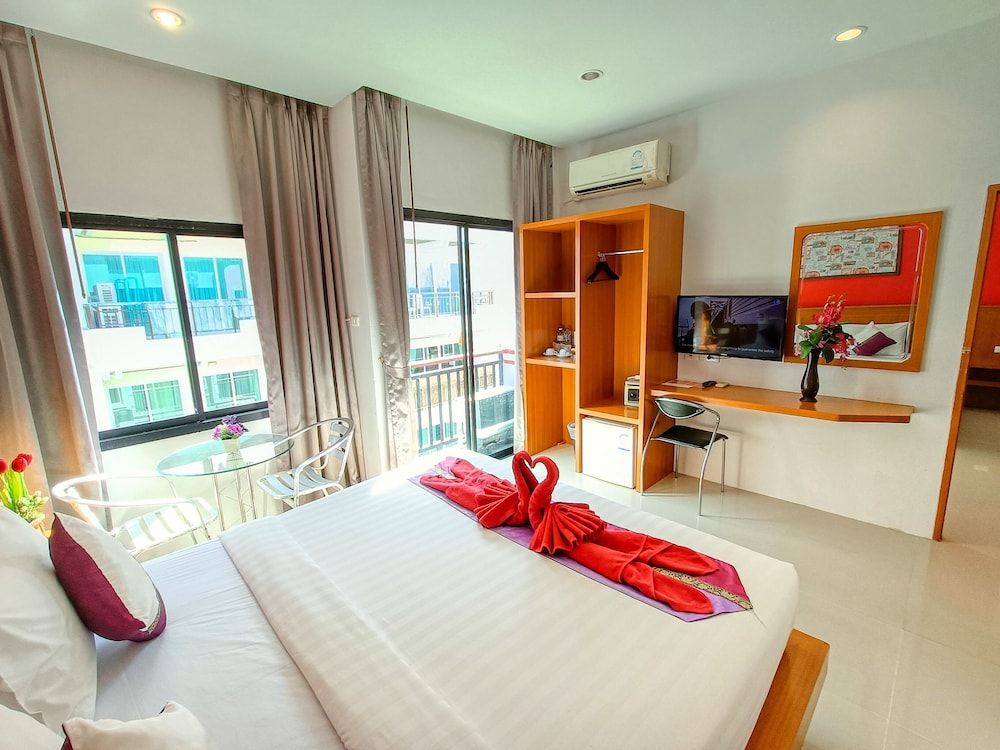undefined PJ Patong Resortel 2