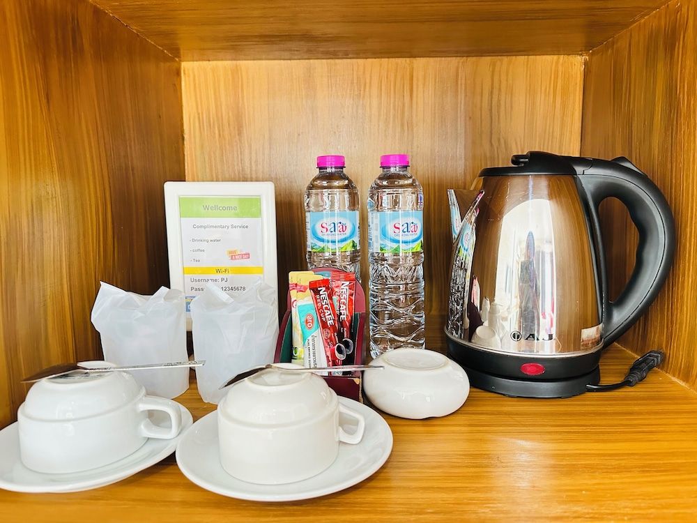 PJ Patong Resortel Deluxe Twin Room, Balcony 5