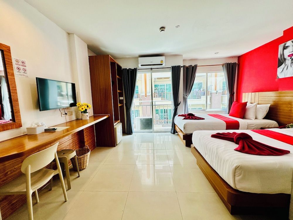 PJ Patong Resortel Deluxe Twin Room, Balcony 3