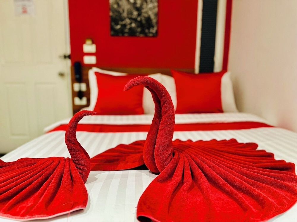 PJ Patong Resortel Economy Room, Non Smoking, Ensuite 3