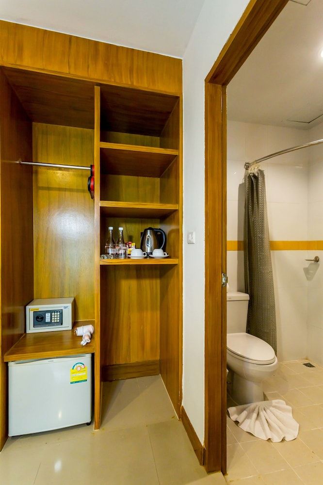 undefined PJ Patong Resortel 5