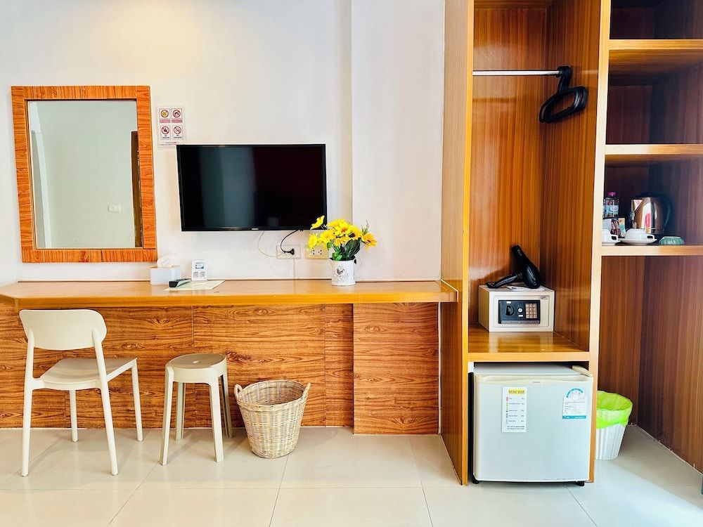 undefined PJ Patong Resortel 9