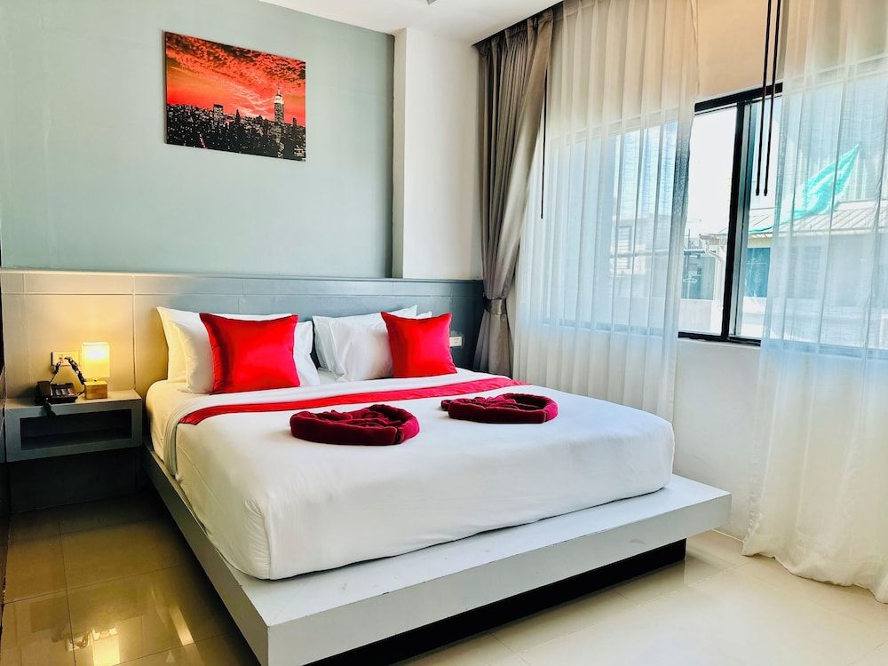 undefined PJ Patong Resortel 4