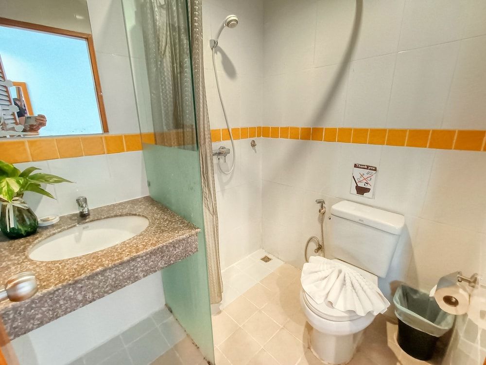 undefined PJ Patong Resortel 6