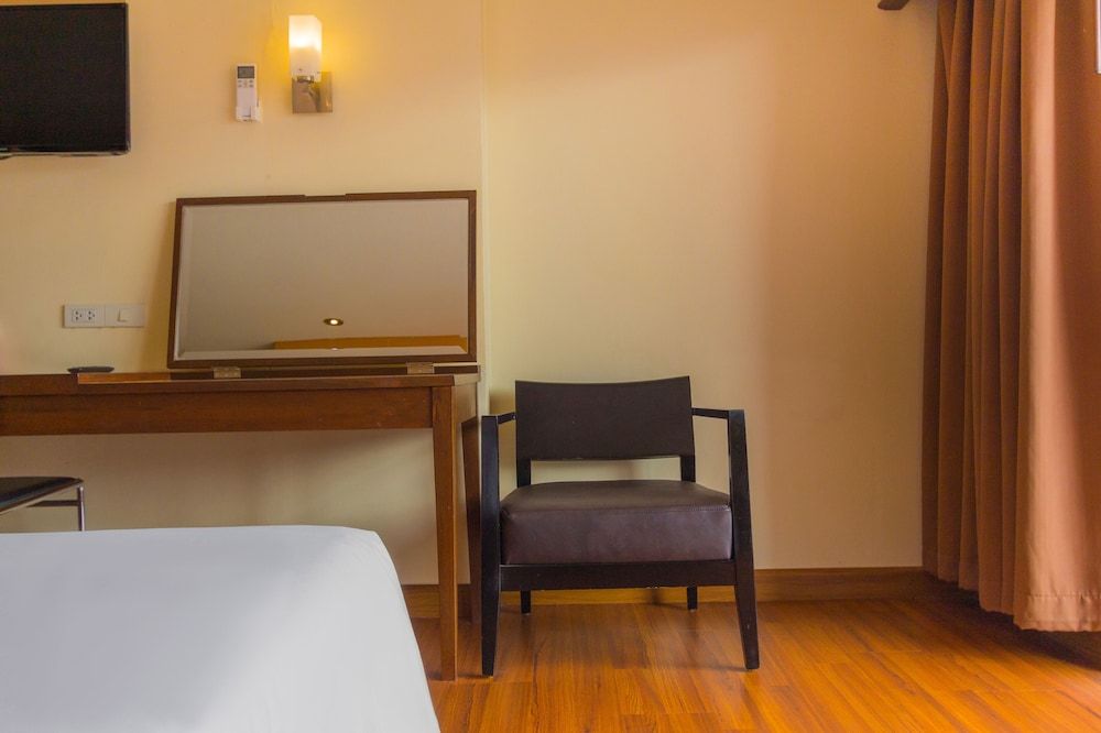 Mayflower Grande Hotel Chiang Mai Deluxe Room 18