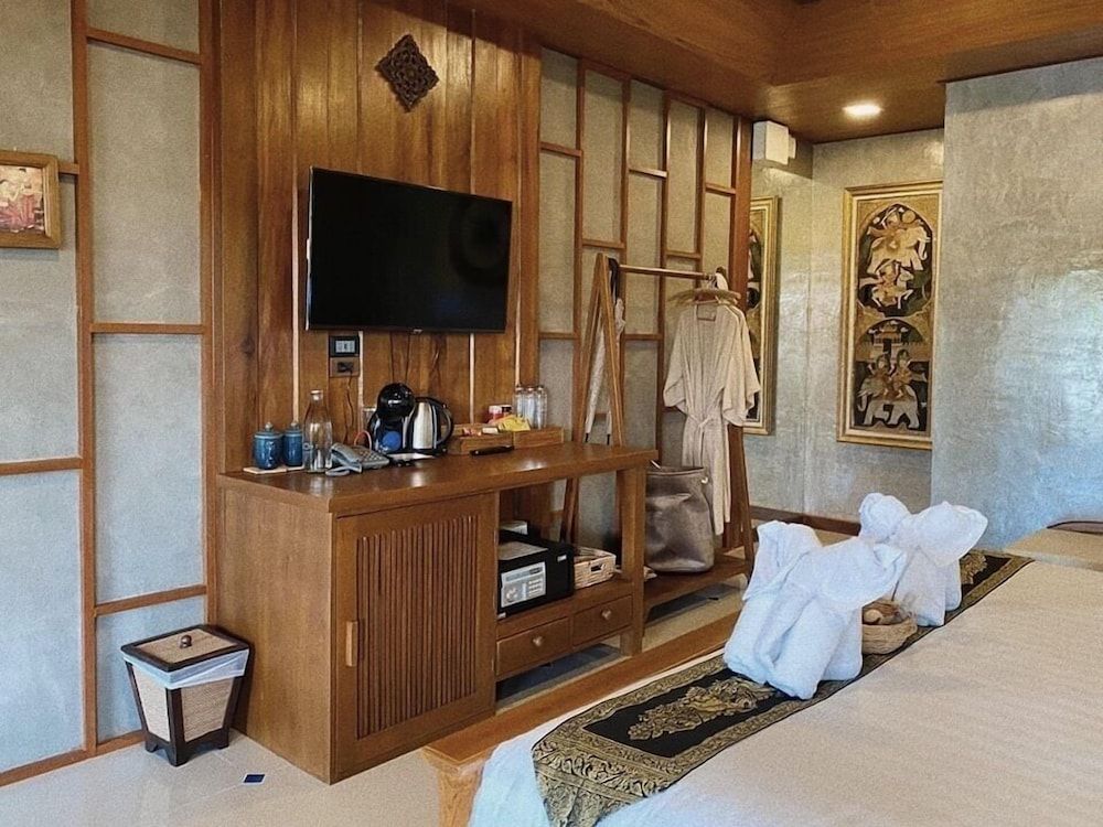 Buri Gallery House & Resort Buri Suite Room 12