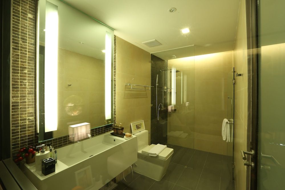 The Charm Resort Phuket Deluxe Room 4