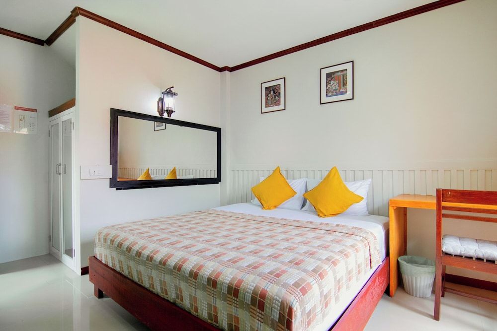 Kamala Beach Residence Standard Double Room 4