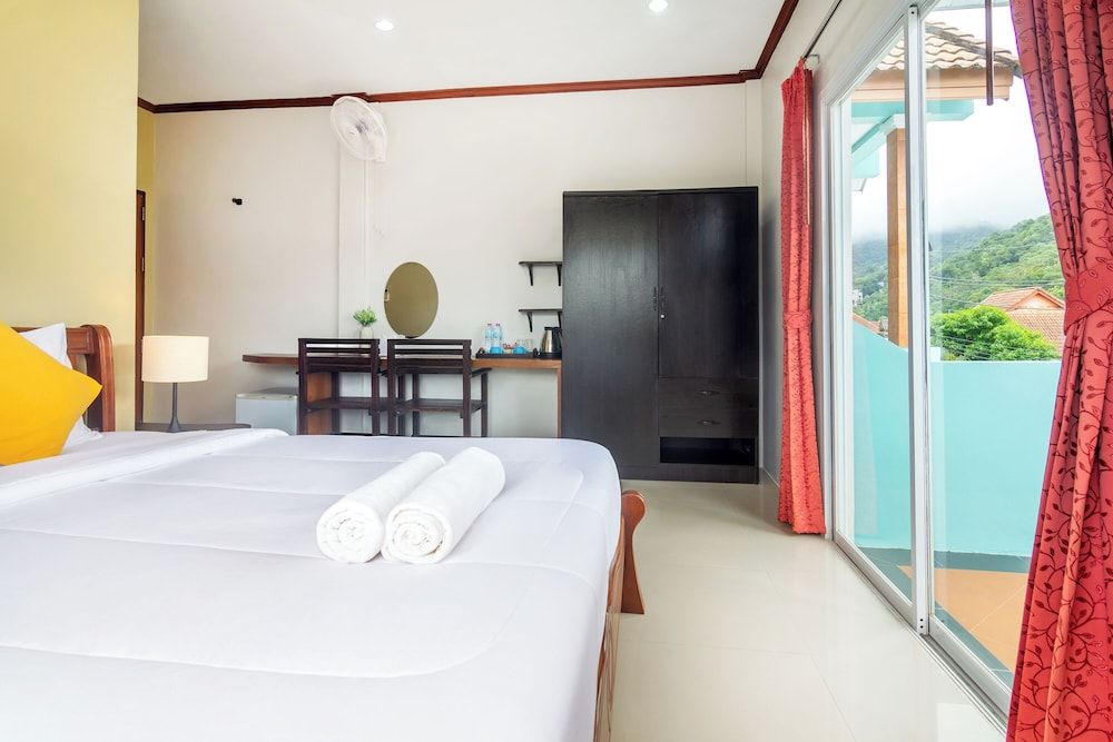 Kamala Beach Residence Standard Double Room 8