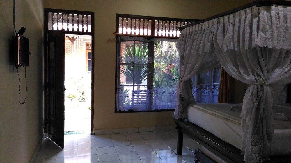 Standard Double Room, 1 King Bed, Courtyard View, Courtyard Area