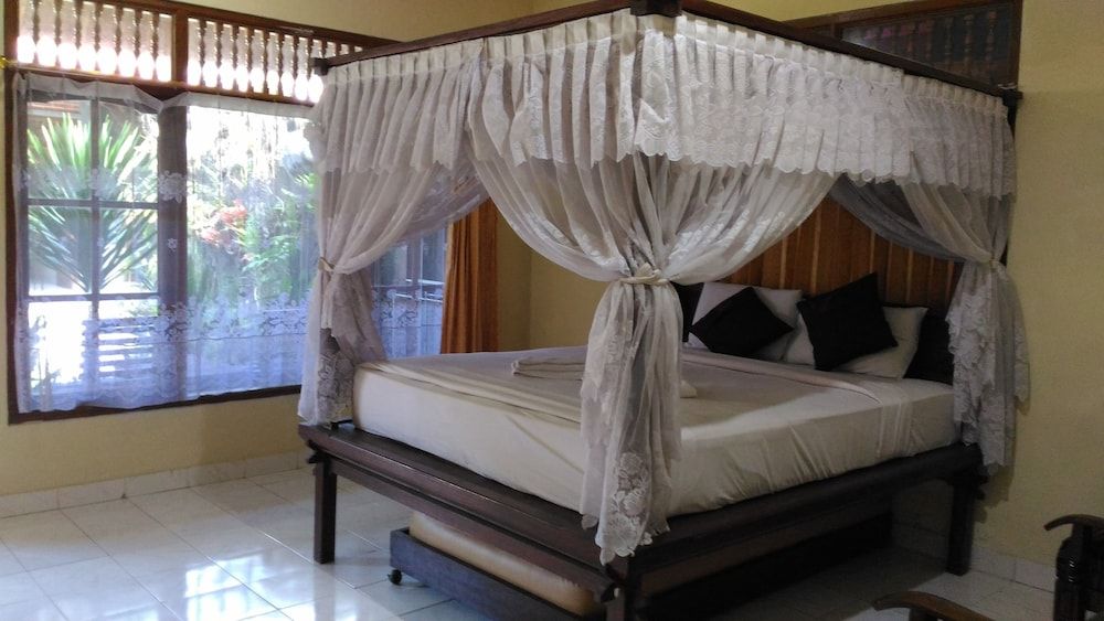 Standard Double Room, 1 King Bed, Courtyard View, Courtyard Area
