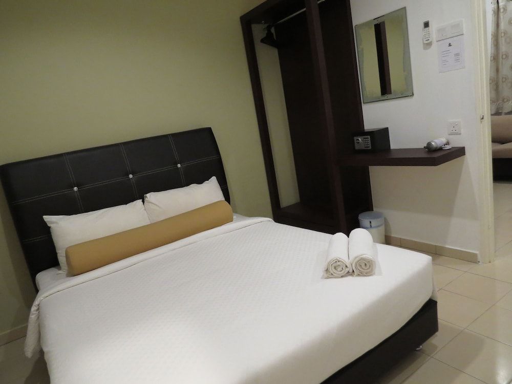 undefined Cactus Inn 9