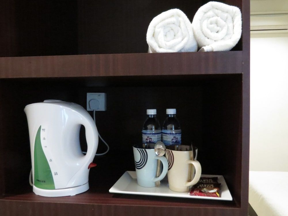 Cactus Inn Standard Room 9