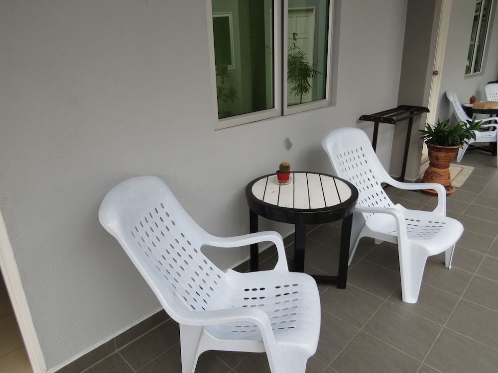 Cactus Inn Standard Room 5