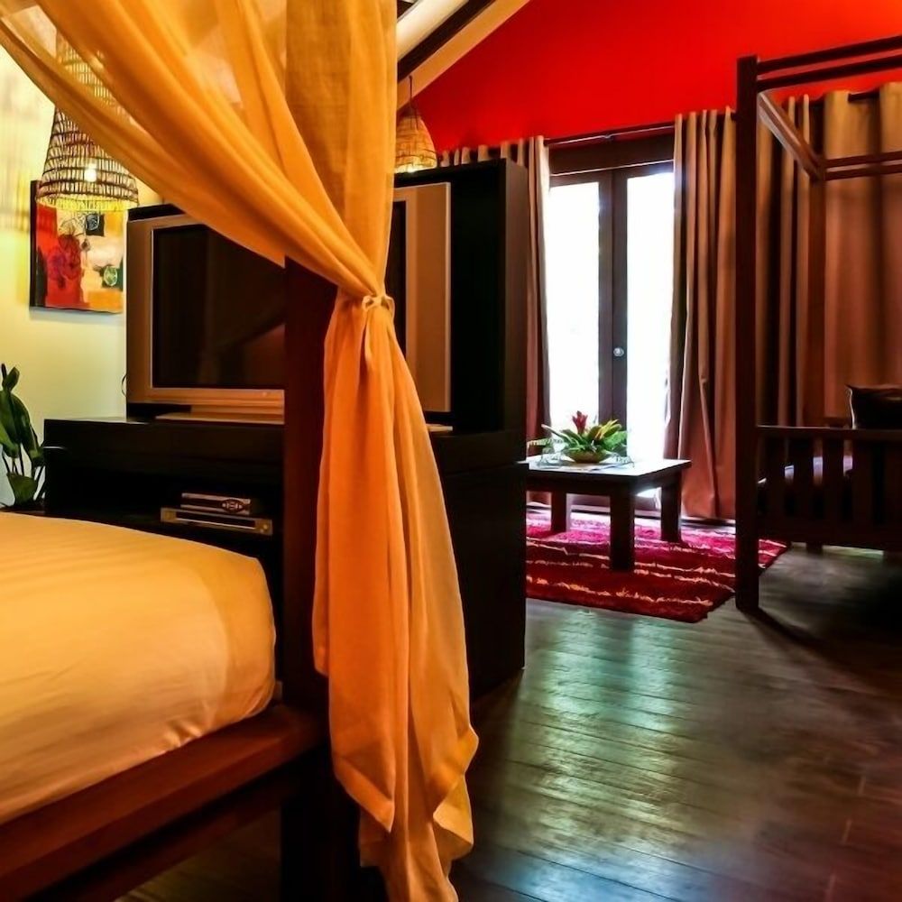 The Village House Rajah Room 4