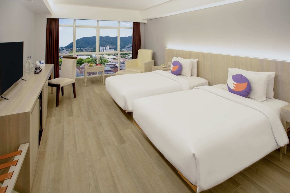 FOX Hotel Gorontalo Grand Deluxe Room 5