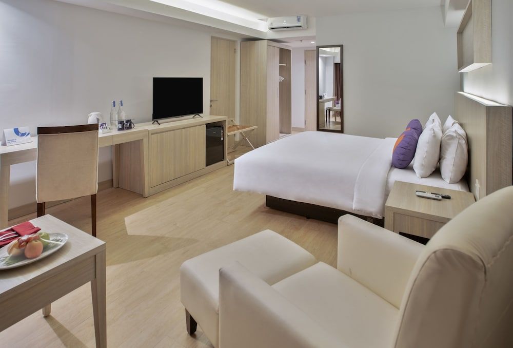 FOX Hotel Gorontalo Grand Deluxe Room 2