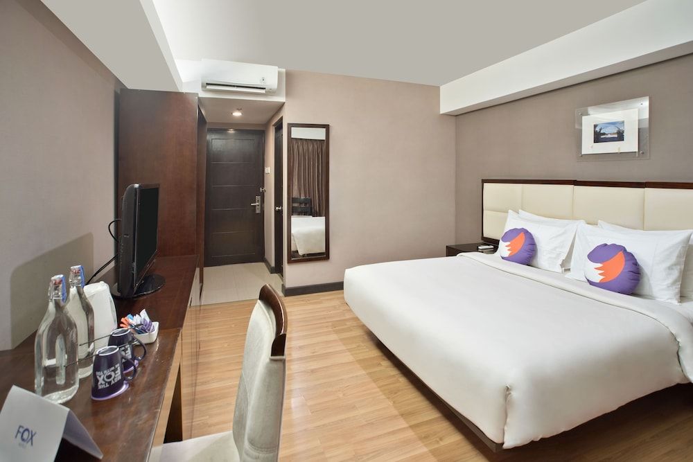 FOX Hotel Gorontalo Deluxe Classic Room 2
