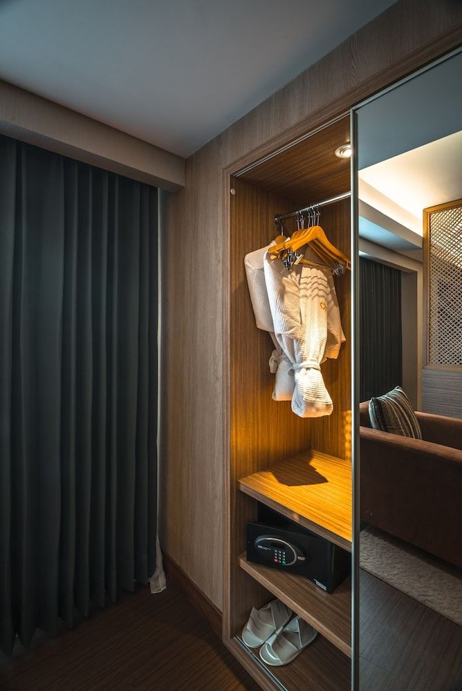 Crown Prince Hotel Surabaya Classy 5