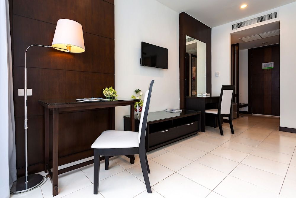Suite, Pool Access