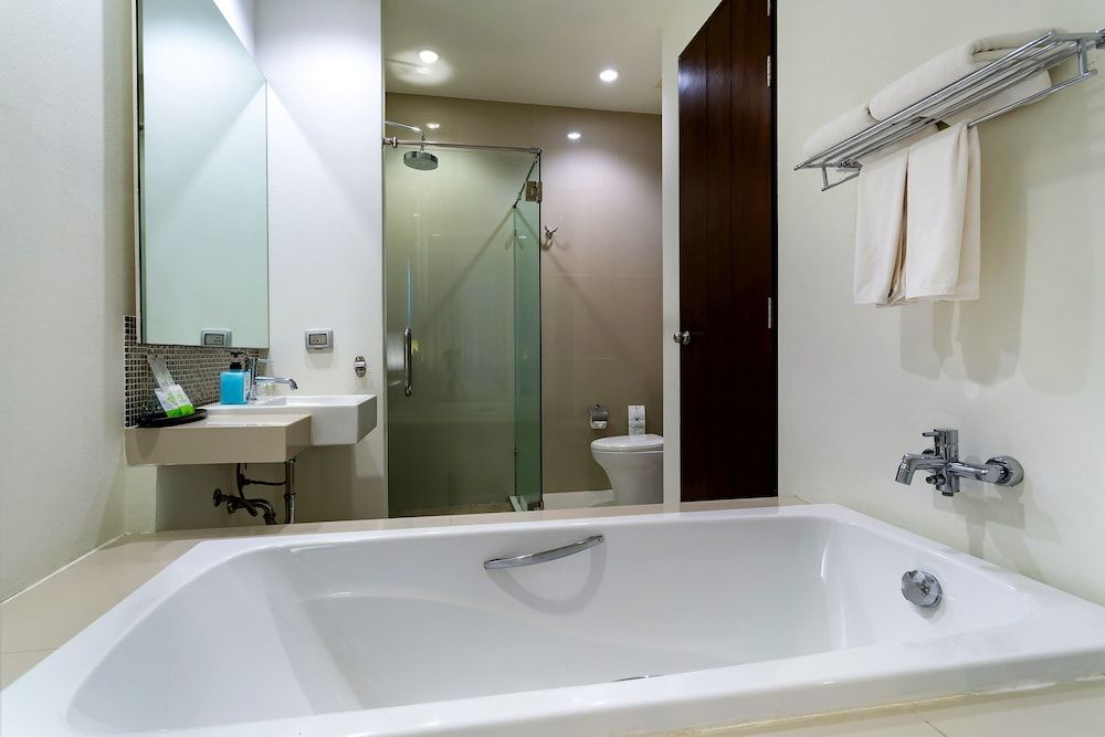 The Palmery Resort Deluxe Room, Pool Access 8