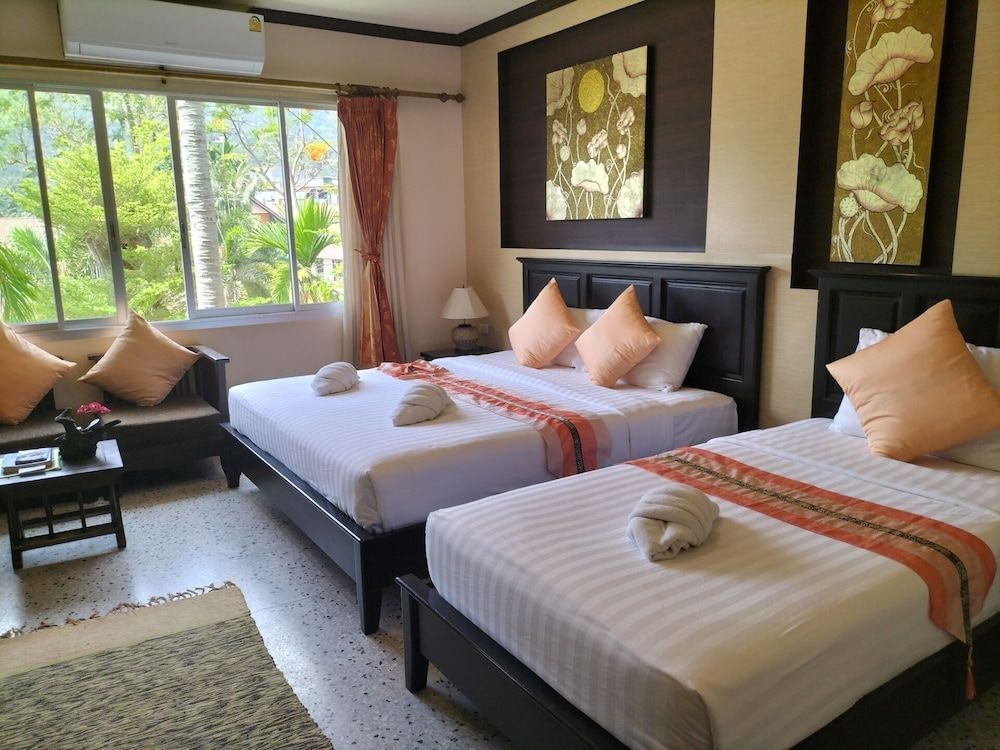 Family Room (3 Adults)