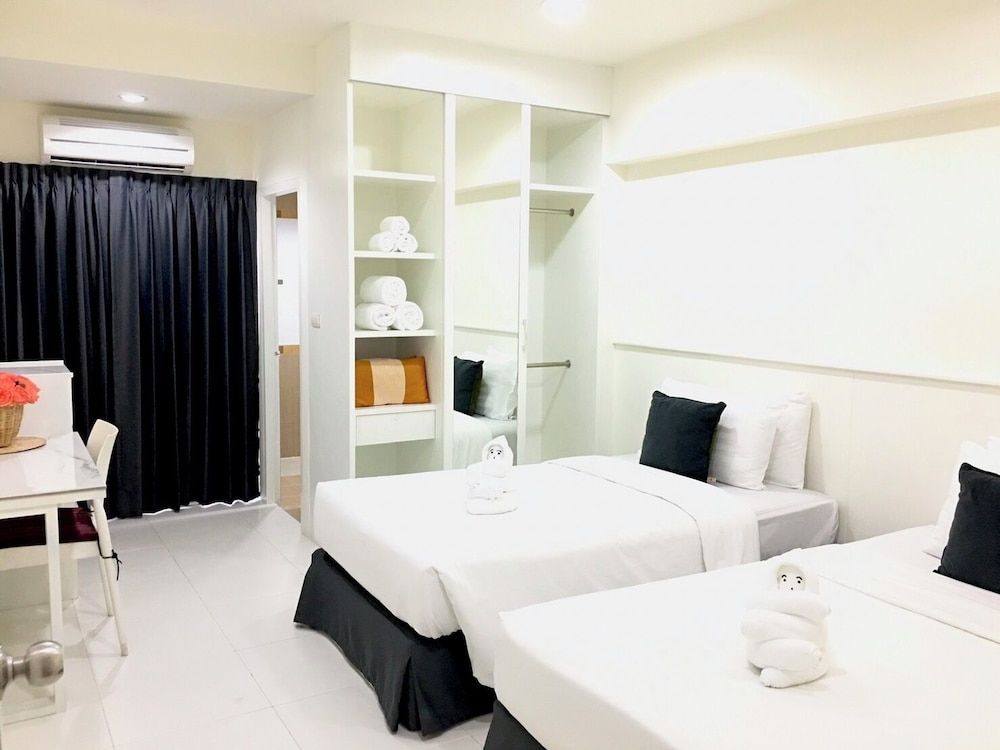 The Loft Resort Bangkok Standard Twin Room 4