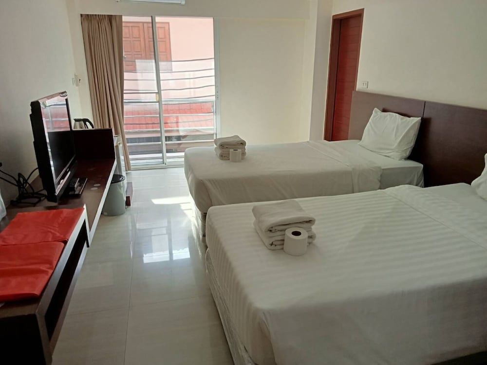 The Loft Resort Bangkok Standard Twin Room 2