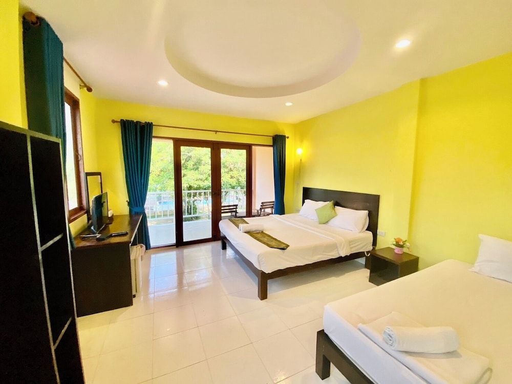 Pranmanee Beach Resort Shared Dormitory 4