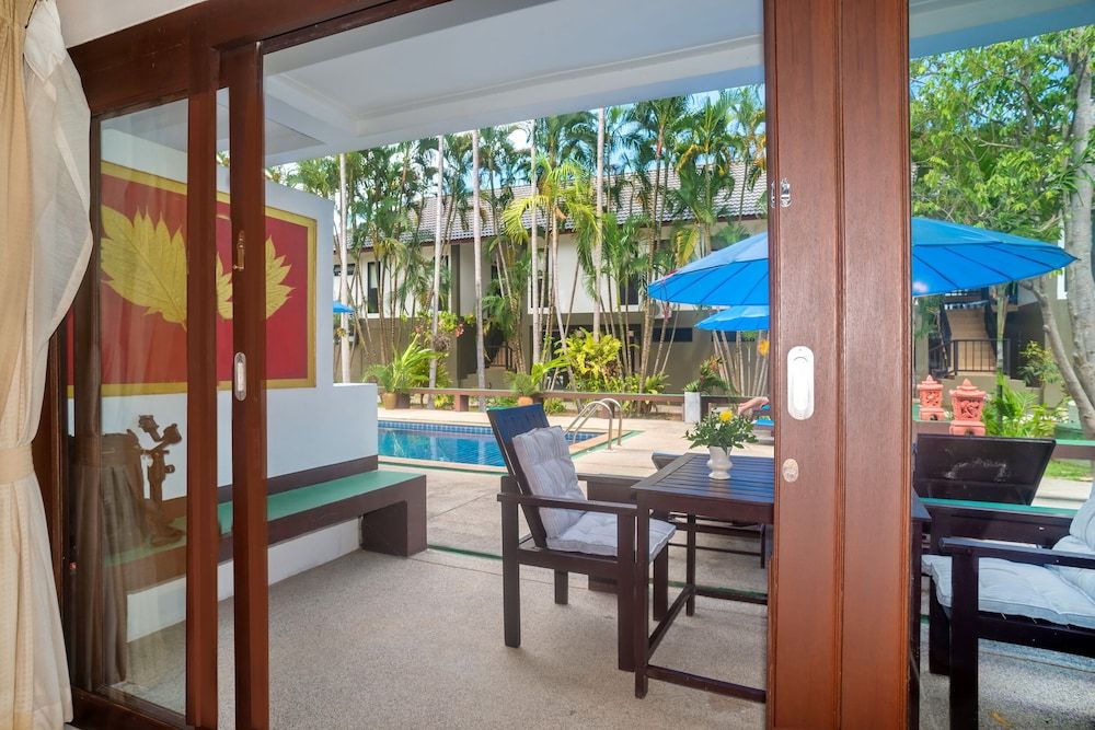 The Florist Resort Deluxe Room Pool View 5