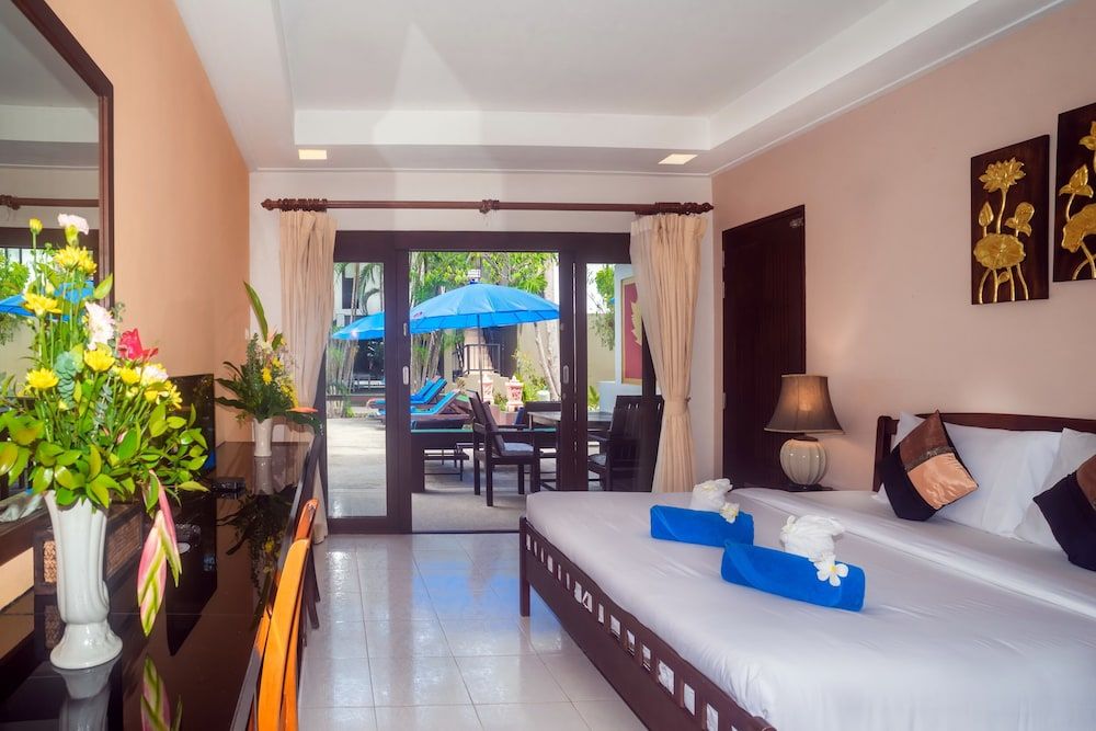 The Florist Resort Deluxe Room Pool View 3