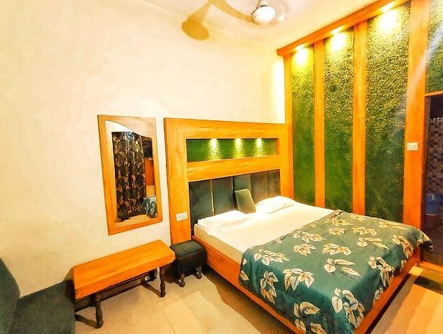 undefined Hotel Revoli 8