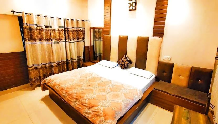undefined Hotel Revoli 9