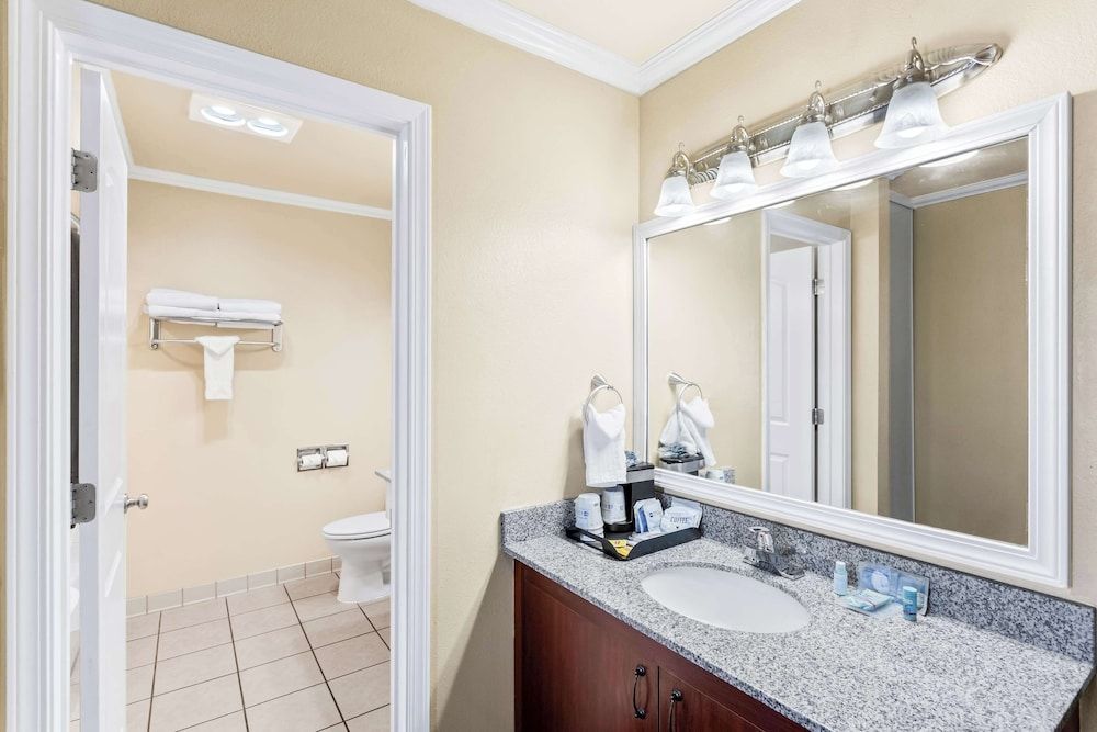 Best Western Miner's Inn Suite, 2 Queen Beds, Non Smoking, Kitchenette (with Sofabed) 4