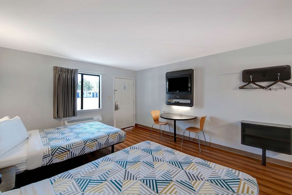 Motel 6 Sulphur Springs, TX Standard Room, 2 Queen Beds, Non Smoking 5