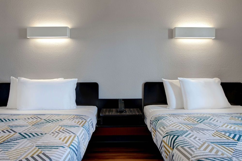 Motel 6 Sulphur Springs, TX Standard Room, 2 Queen Beds, Accessible, Non Smoking 4