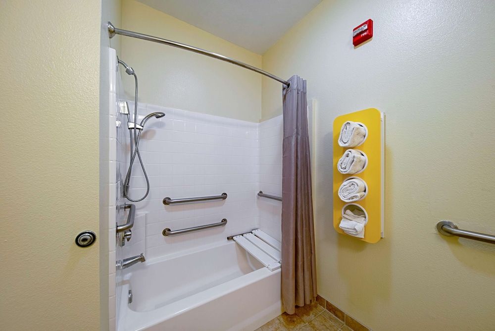 Motel 6 Rhome, TX Standard Room, 1 King Bed, Accessible, Non Smoking 8