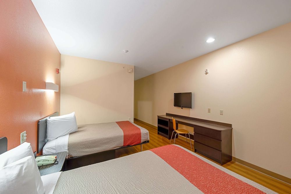 Motel 6 Rhome, TX Standard Room, 2 Queen Beds, Smoking 5