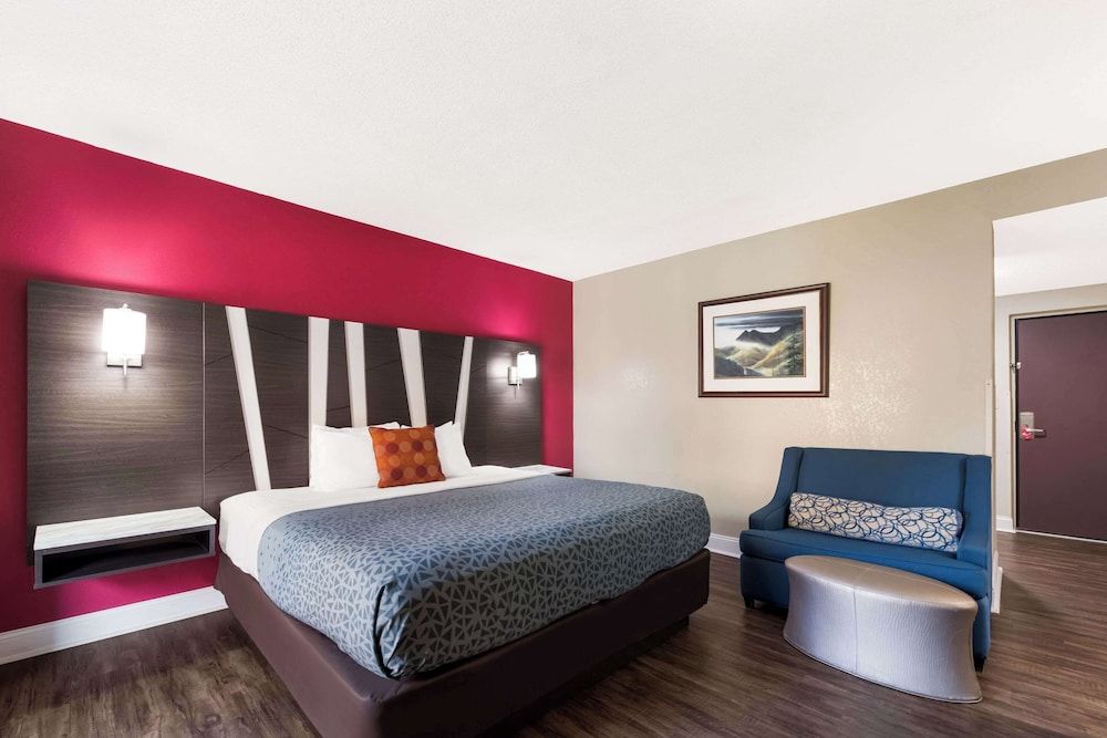 Standard Room, 1 King Bed, Non Smoking, River View