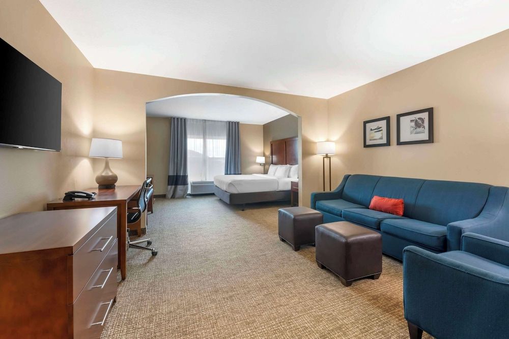 Suite, 1 King Bed, Accessible, Non Smoking
