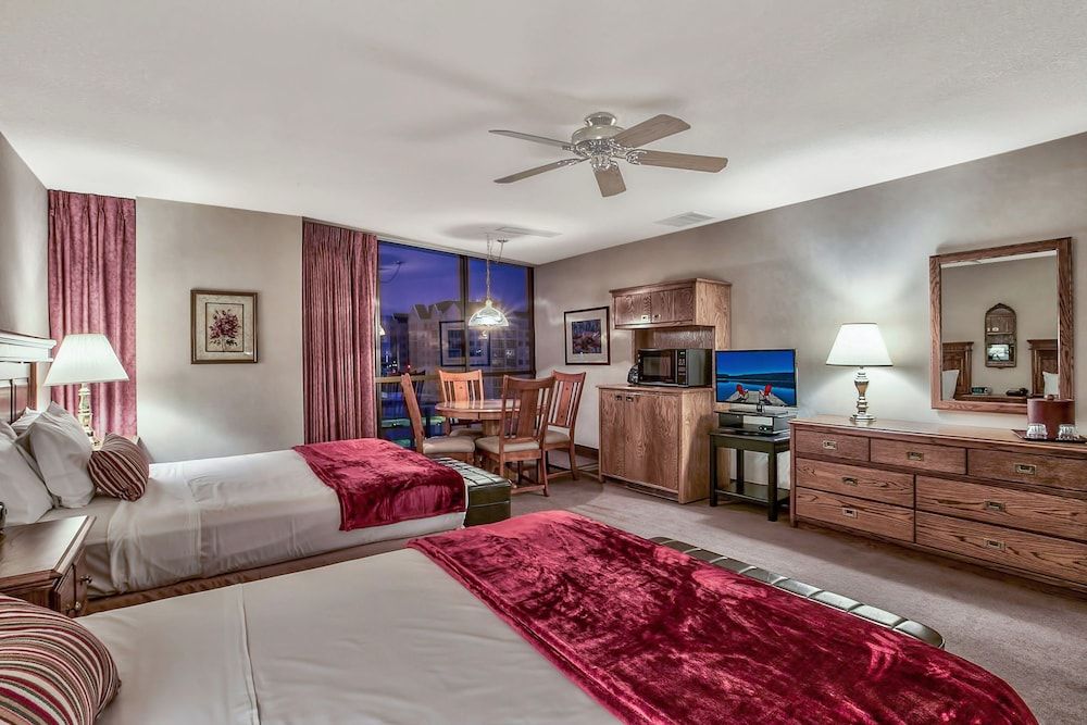 Deluxe Double Queen Room