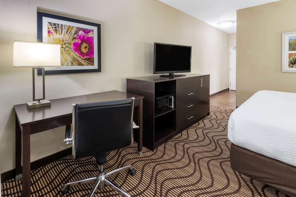 Room, 1 King Bed, Accessible, Non Smoking (Mobility Accessible)